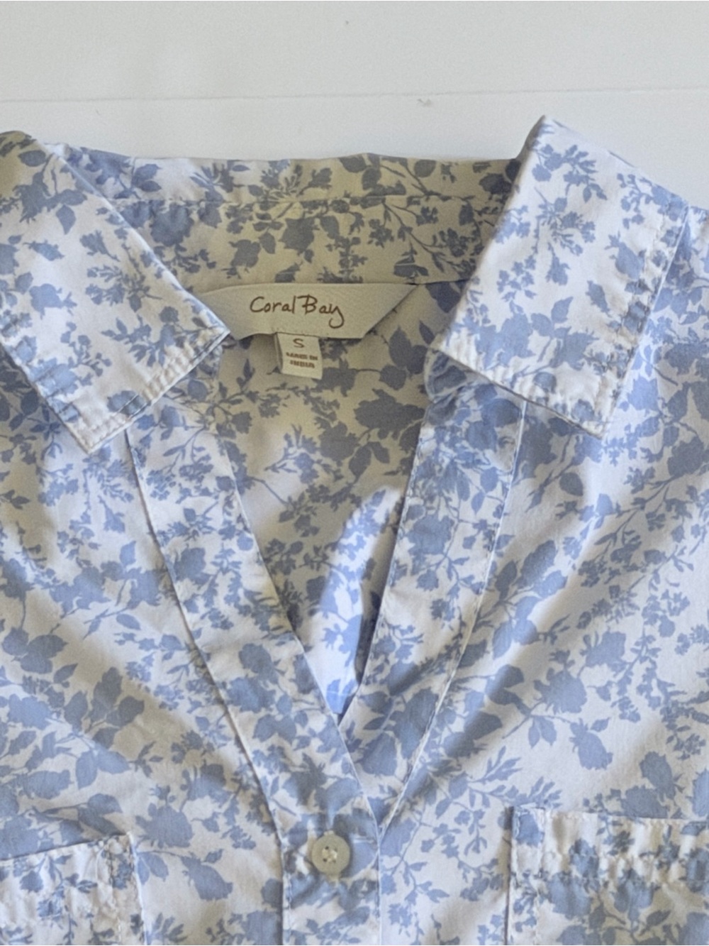 Coral Bay Blue White Floral Button Down Shirt Roll Tab Sleeves Cottagecore S